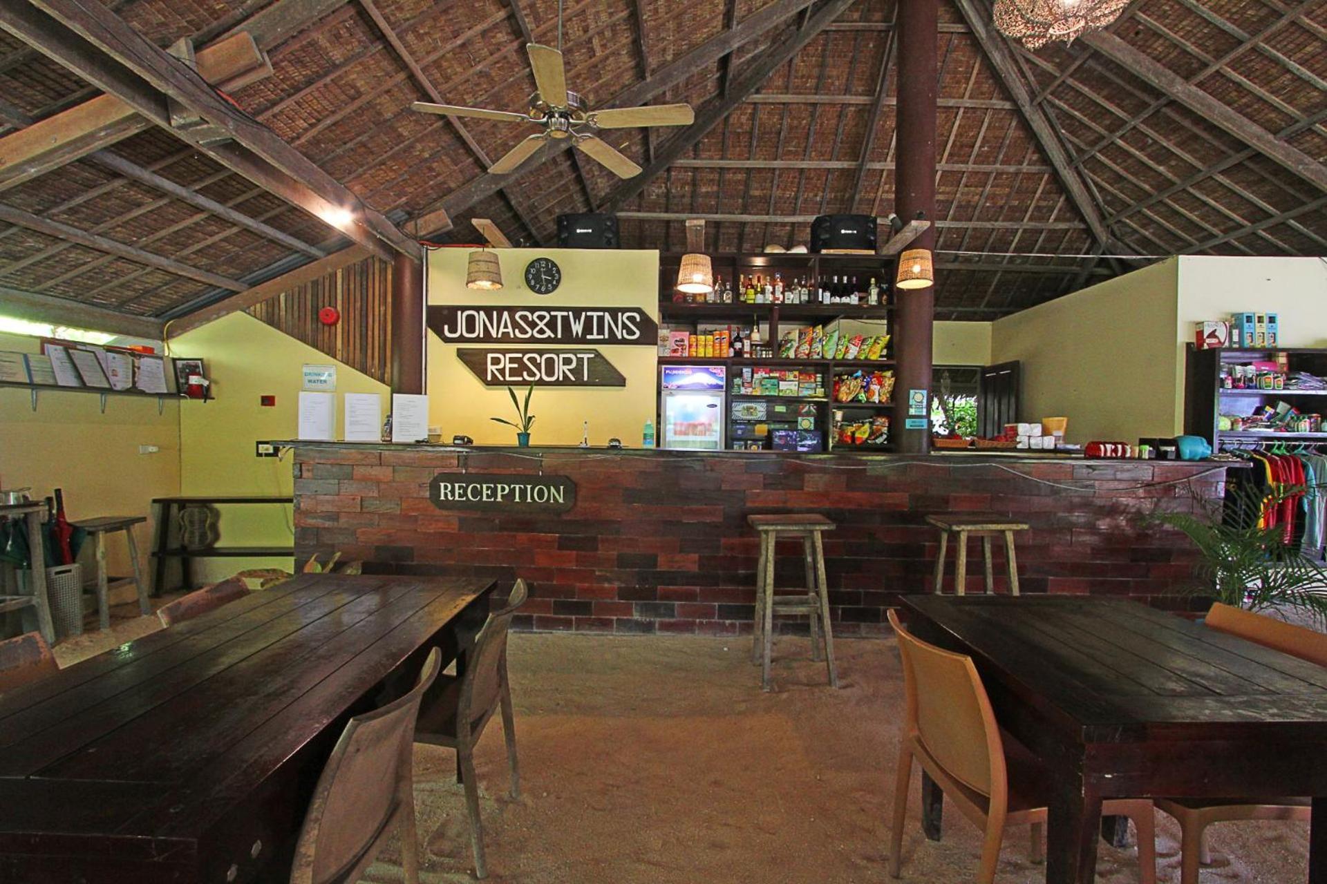 Jonas And Twins Resort General Luna  Exterior photo