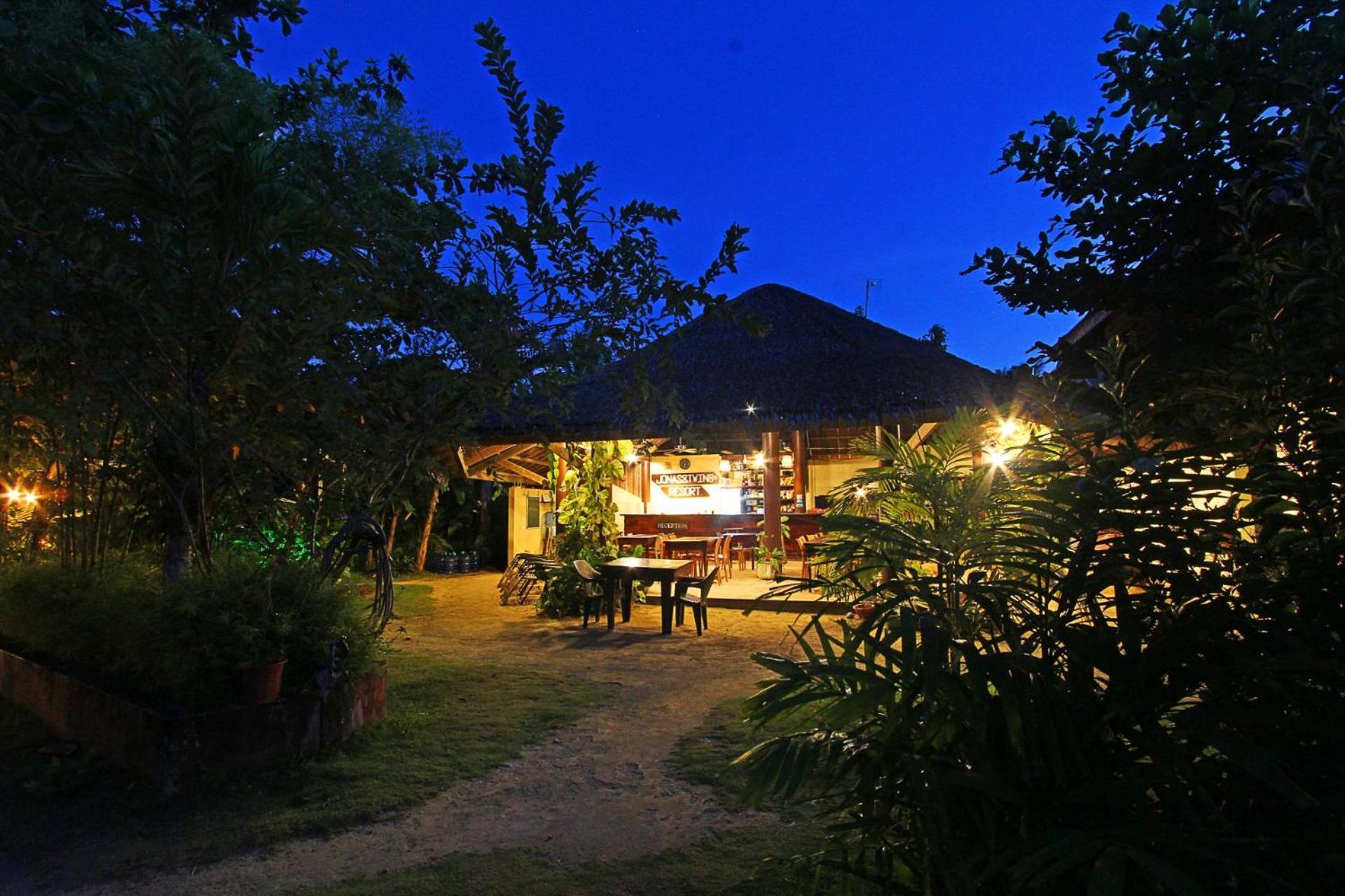 Jonas And Twins Resort General Luna  Exterior photo